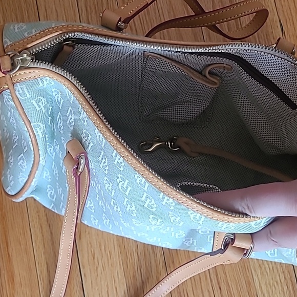 Dooney & Bourke Bag - Picture 5 of 9